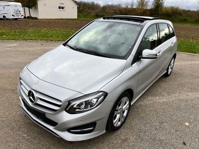 gebraucht Mercedes B180 d*NAVI*LED*AHK*PANORAMA*TEILLEDER*EURO 6*