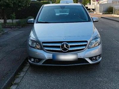 Gebraucht Mercedes B180 Edition 109 PS (80 kW) 2012 Silber Van / Kleinbus