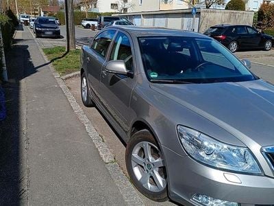 Gebraucht Skoda Octavia 122 PS (89 kW) 2012 Gelb Limousine