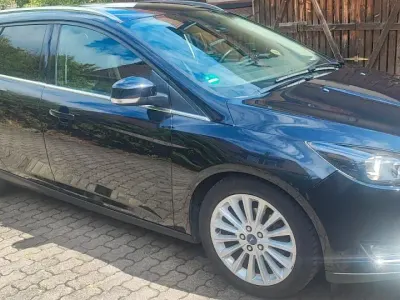 Gebraucht Ford Focus Titanium 125 PS (91 kW) 2015 Schwarz Limousine