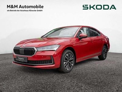 Neu Skoda Superb Selection 150 PS (110 kW) 2025 Karminrot Limousine