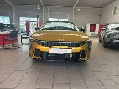 Neu Kia K4 GT-Line 180 PS (132 kW) 2026 Gold Limousine