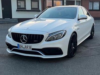 Weiß Gebraucht 2018 Mercedes C63S AMG AMG Limousine | 51.900 € (Fairer Preis)