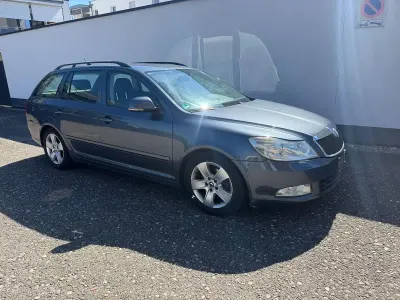 Gebraucht Skoda Octavia Ambiente 160 PS (117 kW) 2010 Grau Kombi