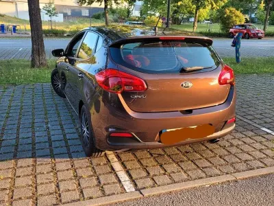 Gebraucht Kia Ceed Attract 99 PS (72 kW) 2012 Braun Kleinwagen