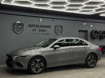 Gebraucht Mercedes A180 150 PS (110 kW) 2023 Mountaingrau Limousine