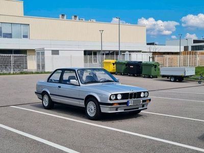 gebraucht BMW 318 E30 is mit H-Kennzeichen und HU bis 04/2025