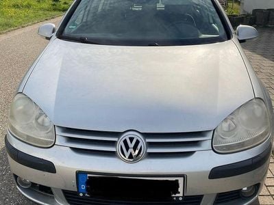 Second-hand VW Golf IV Trendline 75 CP (55 kW) 2005 Argintiu Berlinǎ