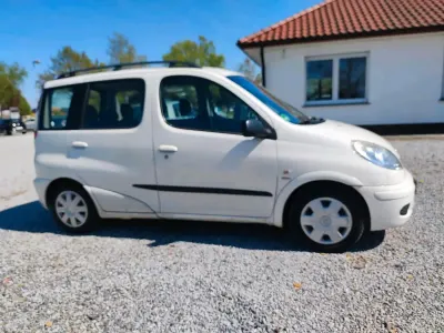 Gebraucht Toyota Yaris Verso 84 PS (61 kW) 2005 Weiß Van / Kleinbus