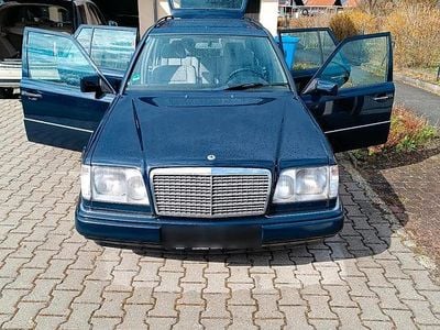 Brugt Mercedes E220 150 HK (110 kW) 1994 Blå Stationcar