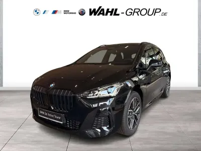 Neu BMW 218 Active Tourer Luxury Line 136 PS (100 kW) 2026 Schwarz Van / Kleinbus