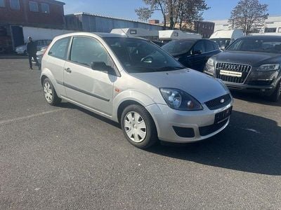 Gebraucht Ford Fiesta Ambiente 69 PS (50 kW) 2007 Silber Kleinwagen