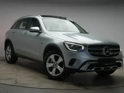 Używany Mercedes GLC300e 194 KM (142 kW) 2020 Srebrny SUV