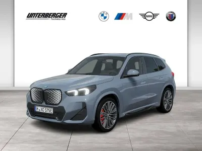 Neu BMW iX1 M Sport 230 kW (313 PS) 2026 Silber SUV