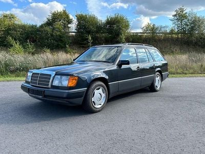 Gebraucht Mercedes E230 136 PS (100 kW) 1990 Schwarz Kombi
