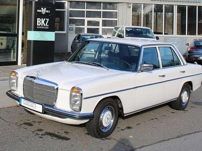 737 Gebraucht 1976 Mercedes 200/8 Limousine | 19.900 €
