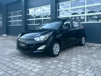 Gebraucht Hyundai i20 Edition 86 PS (63 kW) 2012 Schwarz Kleinwagen