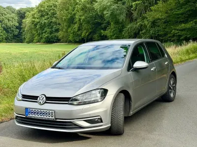 Gebraucht VW Golf VII Sound 110 PS (80 kW) 2018 Grau Limousine