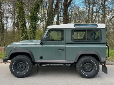 Second-hand Land Rover Defender 122 CP (89 kW) 2010 Verde Break