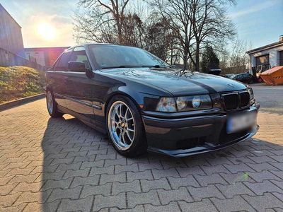 Gebraucht BMW 323 M Sport 170 PS (125 kW) 1996 Schwarz Limousine