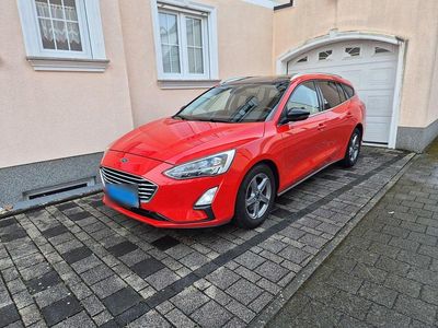 Second-hand Ford Focus Cool & Connect 150 CP (110 kW) 2018 Roșu Break