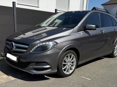 Usata Mercedes B200 156 CV (114 kW) 2016 Grigio Monovolume