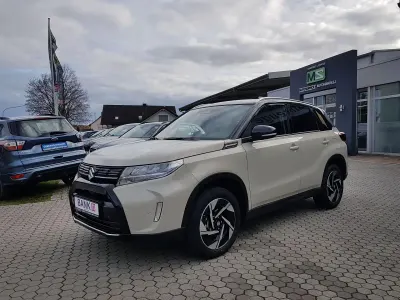 Neu Suzuki Vitara Comfort+ 110 PS (80 kW) 2026 Savannah ivory metallic SUV