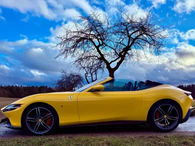 Second-hand Ferrari Roma 620 CP (456 kW) 2024 Galben Cabrio