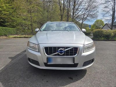 Second-hand Volvo V70 Momentum 145 CP (106 kW) 2008 Argintiu Break