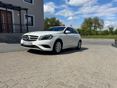 Gebraucht Mercedes A180 Urban 122 PS (89 kW) 2014 Weiß Limousine