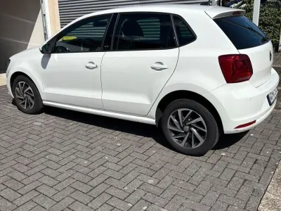 Gebraucht VW Polo Sound 75 PS (55 kW) 2017 Weiß Limousine