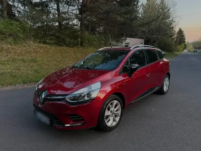 Używany Renault Clio GrandTour LIMITED 90 KM (66 kW) 2018 Czerwony Kombi