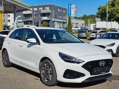 Gebraucht Hyundai i30 97 PS (71 kW) 2025 Weiß Limousine