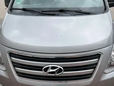 Gebraucht Hyundai H-1 170 PS (125 kW) 2015 Grau Van / Kleinbus