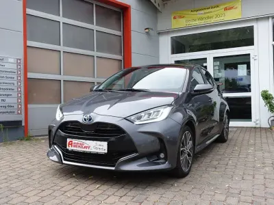 Gebraucht Toyota Yaris Hybrid Elegant 116 PS (85 kW) 2023 Grau Limousine