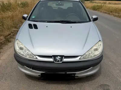Gebraucht Peugeot 206 75 PS (55 kW) 2000 Silber Kleinwagen