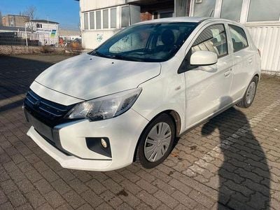 Gebraucht Mitsubishi Space Star Basis 71 PS (52 kW) 2020 Weiß Limousine