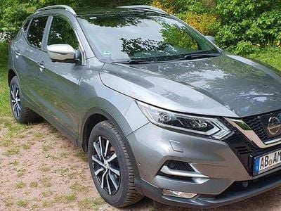 Grau Gebraucht 2017 Nissan Qashqai Tekna+ SUV | 16.490 € (Fairer Preis)