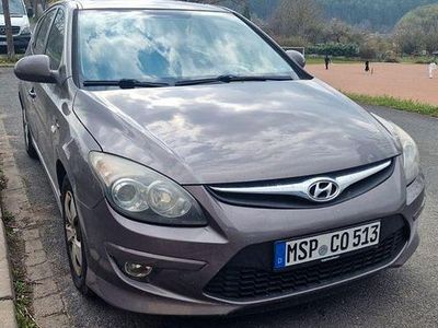 Gebraucht Hyundai i30 Style 116 PS (85 kW) 2011 Braun Limousine