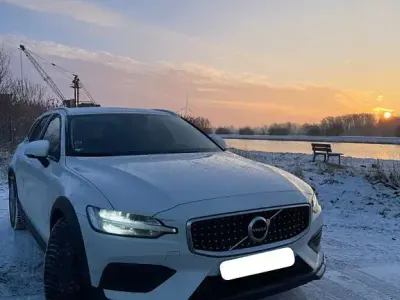 Gebraucht Volvo V60 CC 250 PS (183 kW) 2020 Weiß Kombi