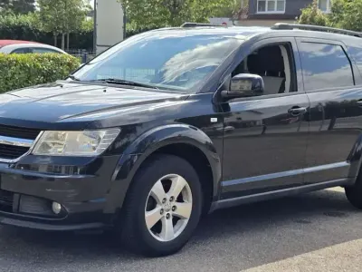 Gebraucht Dodge Journey SXT 140 PS (102 kW) 2010 Brilliant black crystal pear SUV