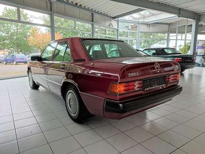 Second-hand Mercedes 190 109 CP (80 kW) 1990 Roșu Berlinǎ