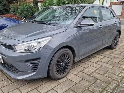 Gebraucht Kia Rio Advance 101 PS (74 kW) 2022 Grau Limousine