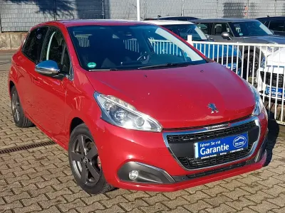 Gebraucht Peugeot 208 Allure 110 PS (80 kW) 2015 Rot Kleinwagen