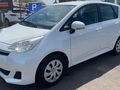 Gebraucht Toyota Verso-S Life 99 PS (72 kW) 2011 Weiß Van / Kleinbus