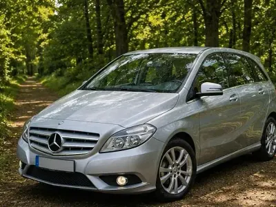 Gebraucht Mercedes B180 122 PS (89 kW) 2012 Silber Van / Kleinbus