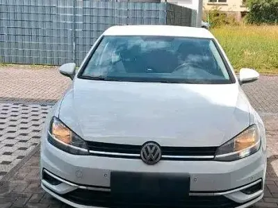 Gebraucht VW Golf VII 86 PS (63 kW) 2017 Weiß Limousine