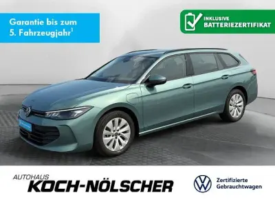 Gebraucht VW Passat 205 PS (150 kW) 2025 Maripositgrün metallic Kombi