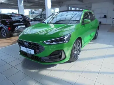 Używany Ford Focus ST 280 KM (205 kW) 2024 Zielony Sedan/Limuzyna