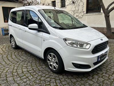 Gebraucht Ford Tourneo Courier Trend 101 PS (74 kW) 2015 Weiß Van / Kleinbus